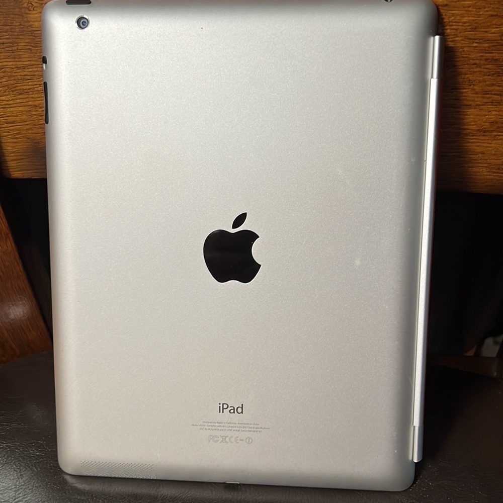APPLE iPAD  Silver  with Red Leather screen cover